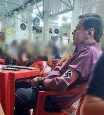 Da wikipédia, a enciclopédia livre. Homem Usa Faixa Com Suastica No Braco Em Bar De Mg E Policia E Acionada Grande Minas G1