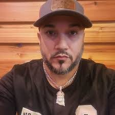 Amanda Stoots's Instagram, Twitter & Facebook