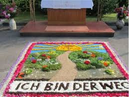 Mit dieser app können sie die besten bilder mit fronleichnam sätze für alle diejenigen senden, die sie auch wollen. 56 Fronleichnam Ideen In 2021 Fronleichnam Blumenteppich Blumenteppich Fronleichnam