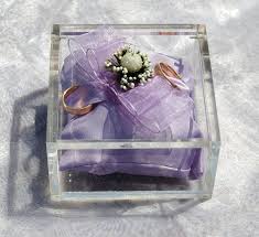 Iniziamo dal classico cuscino portafedi fatto proprio a cuscino, ma personalizzato con. Cuscino Portafedi 13 Idee Originali E Low Cost Sr Wedding Blog
