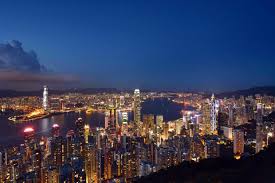 Fondo de pantalla inspirado en el bólido r29 de fernando alonso. Imagenes De Ciudades De Noche Para Fondo De Pantalla Fondo De Pantalla Laptop Imagenes Imagenes De Ciudades