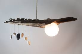 Von eleganten designs, bis hin zu rustikalen varianten, ist. Deckenlampen Treibholz Und Kiesel Hangelampe Ostsee Lampe Ein Designerstuck Von Seazencity B Rustikale Deckenbeleuchtung Deckenlampe Holz Holz Hangelampe