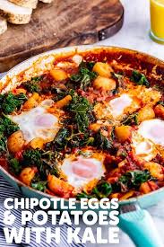 This Skillet Chipotle Eggs And Potatoes Makes The Best Easy Breakfast Or Dinner The Whole Thing Is Spring Recipes Dinner Spicy Recipes Vegetarian Recipes Easy