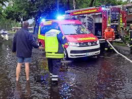 Die woche in niedersachsen und bremen startet mit einer unwetterwarnung des deutschen wetterdienstes: Feuerwehreinsatze Starkregen In Teilen Von Niedersachsen