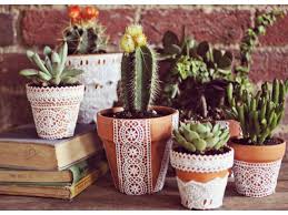 Ils peuvent s'utiliser en intérieur comme en extérieur. Decouvrez Des Idees Pour Customiser Des Pots De Fleurs En Terre 45 Idees
