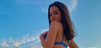 Mel maia é felícia na novela da globo das seis. Aos 15 Anos Mel Maia E Chamada De Mulherao Ao Posar De Fio Dental Veja Fotos Noticias Da Tv