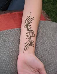 White paint henna on skin. Cute Simple Henna Mehndi Design Jpg 600 777 Desain Henna Tato Henna Mehndi Designs
