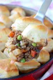 Skillet Ground Beef And Biscuits Recipe In 2020 Dinner With Ground Beef Dinner Tonight Easy Beef Recipes Easy