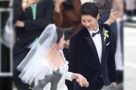 Ever since won bin married lee na young and the couple had a daughter together, he has. Descendants Of The Sun Stars Song Joong Ki And Song Hye Kyo Are Married Theasianparent