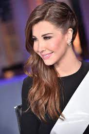 أفادت الوكالة الرسمية في لبنان أن شخصاً دخل فجر الأحد ملثماً إلى فيلا الفنانة نانسي عجرم بقصد السرقة، وحصل إطلاق نار مع وحضرت إلى المكان عناصر من القوى الأمنية والأدلة الجنائية، لمباشرة التحقيق، وكانت وسائل إعلامية تحدثت أن نانسي بدأت مؤخراً بإعتزال. Ø§ØºÙ†ÙŠØ© Ù…Ù‚Ø³ÙˆÙ…Ø© Ù†ØµÙŠÙ† Ù†Ø§Ù†Ø³ÙŠ Ø¹Ø¬Ø±Ù… ÙƒÙ„Ù…Ø§Øª