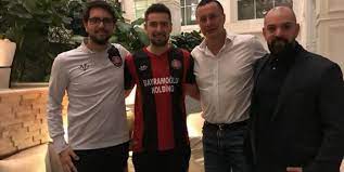 Napastnik artur sobiech (27 l.) z żona bogną podczas wakacji w grecji. Artur Sobiech Jeszcze Dalej Od Zony Napastnik Opuscil Lechie Gdansk I Zagra W Ii Lidze W Turcji Futbol Pilka Nozna