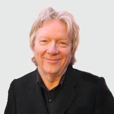 Geoff King: Experienced and accomplished singer and guitarist!