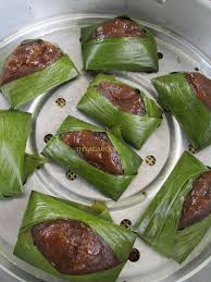 Tuang hingga 2/3 atau 3/4 saja dari tinggi cetakan dan sisanya untuk. Daun Kari Masakan Malaysia Tepung Manis Ubi Kayu