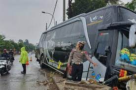 Kantor pusat bus haryanto jalan kiai mojo no. Po Haryanto