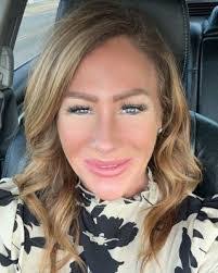 Lori Cottingham's Instagram, Twitter & Facebook