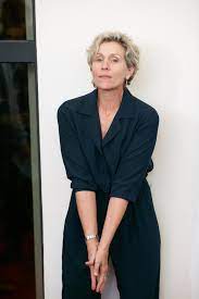 The nomadland star beat out fellow nominees viola davis, andra day, vanessa kirby and carey mulligan. Frances Mcdormand Hates Hollywood But Is On Her Way To Oscar No2