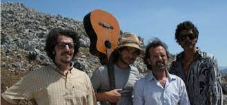 Max gazzè, alessandro gassman, paolo briguglia, rocco papaleo et giovanna mezzogiorno dans le film italien de rocco papaleo, basilicata coast rocco papaleo, le réalisateur du film et interprète du rôle de nicola, pratique depuis toujours le teatro canzone, ce mélange de chanson populaire et de. Max Gazze Attore In Basilicata Coast To Coast Accordi Indie E Altro