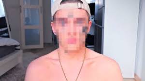 Die dogtagkette und die beanie sind nicht dabei,dafür aber noch 2. Wette Verloren Ich Tatowiere Mir Mike Singer Ins Gesicht Drehe Durch Youtube