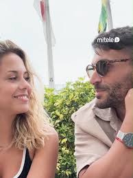 Violeta y Edi comunican un importante paso en su relación ❤️ 📲 Vídeo  completo disponible en @miteleonline