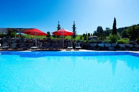 Sommer Und Sonne Geniessen Am Pool Liegen Und Sich Rundum Verwohnen Lassen Bei Uns Im Wellness Hotel Dein Engel In Oberstauf Pool Liegen Wellnesshotel Hotel
