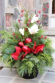 42 Beautiful Christmas Outdoor Pot Decoration Ideas