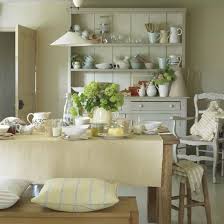 El tema de nuestro artículo de hoy estará dedicado a un elemento muy característico del estilo de decoración shabby chic, hablamos de la cómoda o el aparador vintage. Decoracion Shabby Chic 50 Ideas Y Fotos Decoraideas