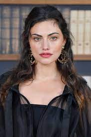 The former wag, 32, made headlines after she debuted fuller cheeks and a more. Australian Model Phoebe Tonkin At Paris Fashion Week Design Model Dress Shoes Heels Styles Outfit Purse Jewelry Shop Phoebe Tonkin Models Fashion Week