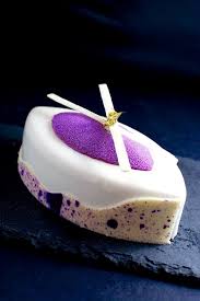 Gateau Cassis Mascarpone Biscuit Rouge Mousse A La Vanille Et Mascarpone Confit Avec Griotte Et Cassis Cremeux A Desserts Baking And Pastry Fancy Desserts