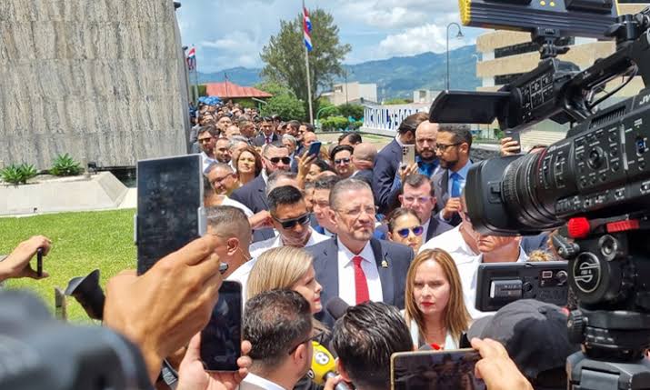 Gobierno de Costa Rica denuncia a cuatro magistrados por presunto  prevaricato y escala el conflicto con la Sala Constitucional – La Mesa  Redonda