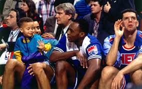 Head shape too, curry/mom is more circular, seth/dell is more oval. Steph Curry Is Sending A Finals Jersey To Drazen Petrovic S Mom Cbssports Com