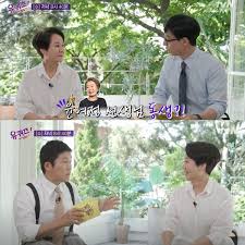 배우 윤여정의 동생인 윤여순 전 lg아트센터 대표가 예능 프로그램에 모습을 드러냈다. Bkwhqggbu3iwdm