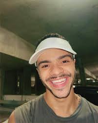 Hi im Toni Lux stream my new single “Retail Therapy” prod. by @zane out now 