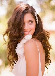 Wedding is the foremost occasion for every bride to be. Hair Down Wedding Hairstyles Wedding Hairstyles For Long Hair Hair Down Wavy Hairstyle For Brides Wedding Curls Wedding Hair Down Bride Hairstyles
