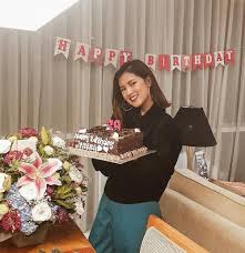 Hai sahabat berita zaman kinikali ini ada berita yang kurang membahagiakan dari pasangan chef juna dan atries angel, setelah lama tak terdengar kabarnya, kin. Genap 29 Tahun 10 Pesona Atries Angel Kekasih Chef Juna Yang Memesona