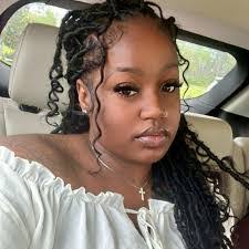 Shannon Roberson's Instagram, Twitter & Facebook