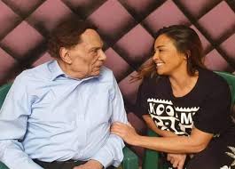 داليا البحيري تحتفل بعيد ميلادها بحضور الزعيم عادل إمام في كواليس تصوير فالنتينو صور women couple photos photo