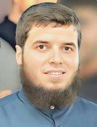 الشهيد همام خليل الحية 💚 حافظاً لكتاب الله ، يحمل السَّنَدَ المتصل عن رسول  الله ، وتخصَّصَ في دراسة العلم الشرعي منذ كان طالبا في المرحلة الابتدائية  أكمل دراسته وحصل على درجة