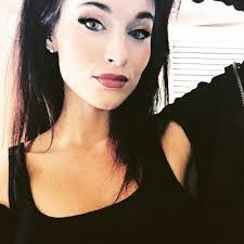 Stephanie Thibault's Instagram, Twitter & Facebook