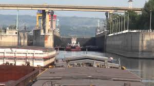 Construirea hidrocentralei de la porţile de fier i a constituit cel mai ambiţios proiect de exploatare a potenţialului hidroenergetic al dunării, dar şi de îmbunătăţire a navigaţiei şi de control al inundaţiilor. Portile De Fier 2 2011 05 19 Youtube