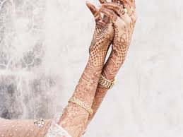 The maximum time that you can enjoy henna designs last for three weeks. 17 Stunning Henna Designs From Real Brides