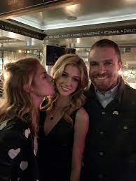 Стивен амелл ➳ stephen amell. With Emily Bett Rickards And Stephen Amell Katherinemcnamara
