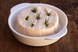 queijo brie assado com mel e alecrim ohmybeer recipes food cheese