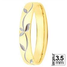Vous pouvez ajouter une gravure à il ne s'agit pas d'une simple bague que vous allez offrir en cadeau mais bel et bien d'une alliance que votre cher bien aimé(e) va porter à son doigt jusqu'à. Alliance De Mariage Bicolore Motif Feuille Boutique Alliance