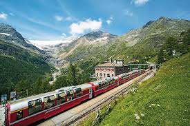 Italo connects rome, florence, venice, milan, naples with new, super fast and secure trains. La Suisse Vue Du Train Bernina Express Un Train Classe A L Unesco Routard Com