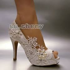 Nella tradizione italiana possiamo sicuramente trovare le radici di un materiale così pregiato come il pizzo, che già in passato era scelto per impreziosire gli abiti da sposa. Scarpe Da Sposa Aperta In Punta Acquisti Online Su Ebay