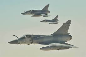幻影2000战斗机（英文/法文： mirage 2000 ，译文：幻影2000，中国 台湾 称之为幻象2000，通称：达索幻影2000），是法国空军一型单发三角翼多用途战斗机，是法国第一种 第四代战斗机 。. é˜¿è¯æŠ•3 5å„„ç¾Žå…ƒå‡ç´š62æž¶å¹»è±¡2000 è»äº‹ ä¸­æ™‚æ–°èžç¶²