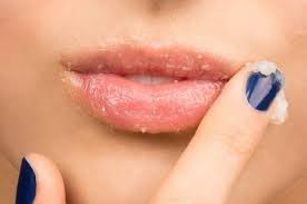 Cara menghilangkan bibir hitam selanjutnya yakni dengan gula. 5 Cara Menghilangkan Bibir Hitam Ampuh Secara Cepat Dan Alami