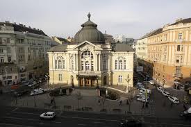 A fenti link a www.jegycenter.hu oldalra vezet, ami cégünk új programgyűjtő portálja, ahol az összes magyarországról elérhető. Bemutatjuk A Vigszinhaz Legujabb Darabjat Elet A Felhoben