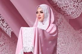 Kali ini penampilan aisyahrani, adik syahrini, terlihat berbeda. 20 Ide Model Baju Gamis Syarini Instagram Maria Space