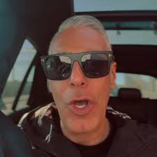 Saknar er alla ❤️ Vi ses i höst! Ladda ner min Stand Up Show #Backaframåt  för ca 96 kr ❤️🙏🏼 3 enkla steg. 1.Klicka på länken❤️ 2.Logga in med FB.❤️  3.Ladda ner.❤️